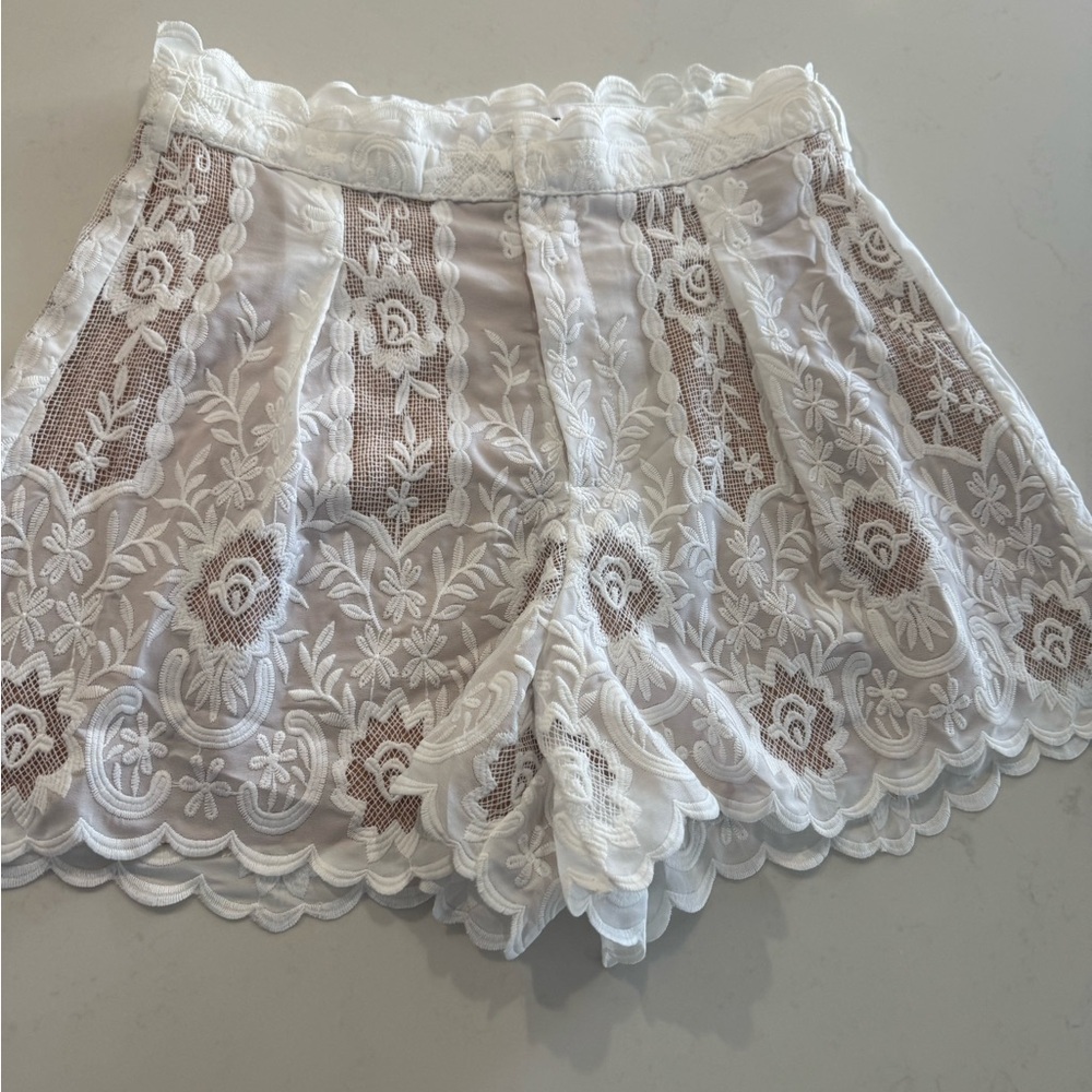 Elliatt White Lace High Waist Shorts - Picture 3 of 9